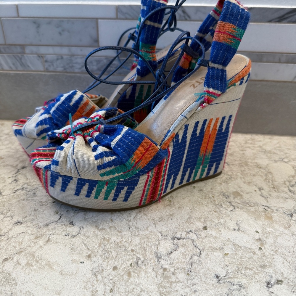 Pre-Owned Women's Schutz Wedge Sandal with wedge heel  colorful Woven fabric -cp - Picture 6 of 13